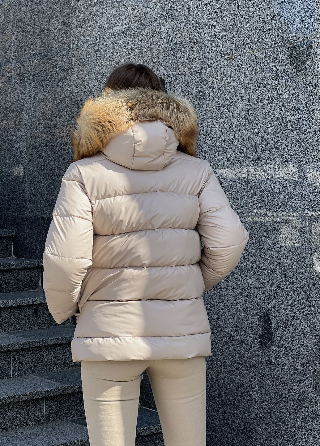 Бежева зимня куртка MN