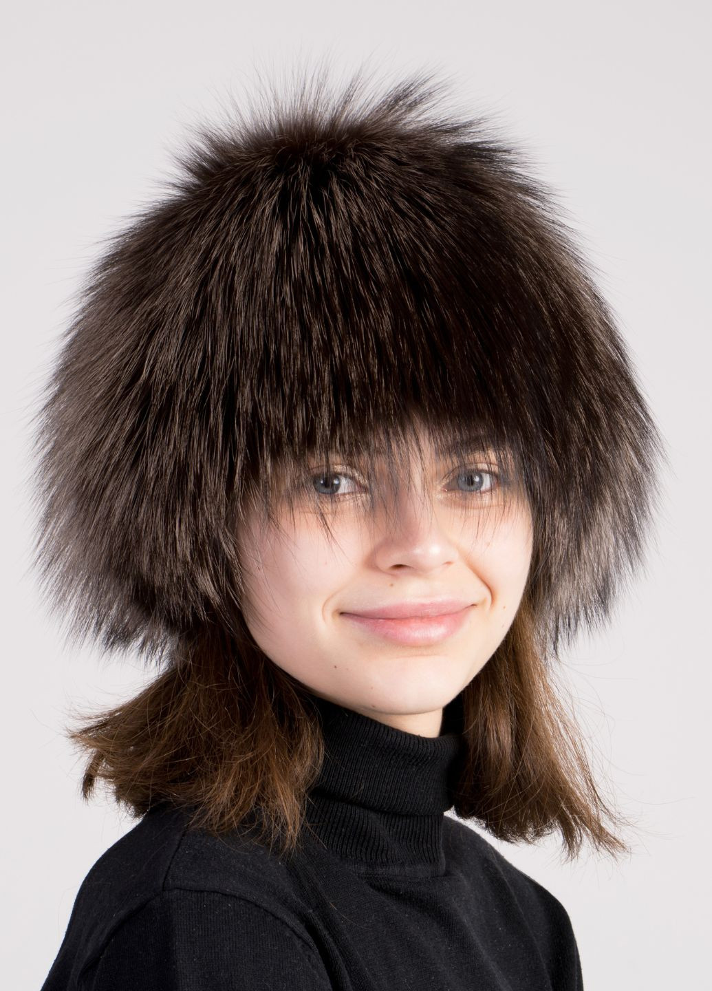 Зимова жіноча хутряна шапка із чорнобурої лисиці. Меховой Стиль парик (276714237)