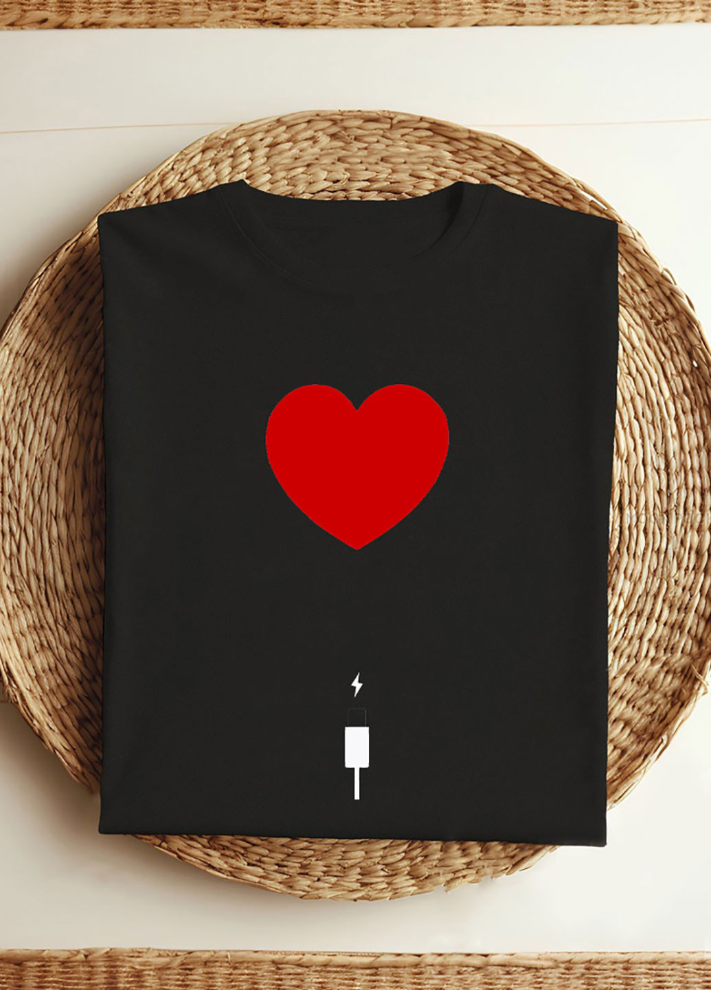 Черная демисезон футболка женская черная heart charger Love&Live