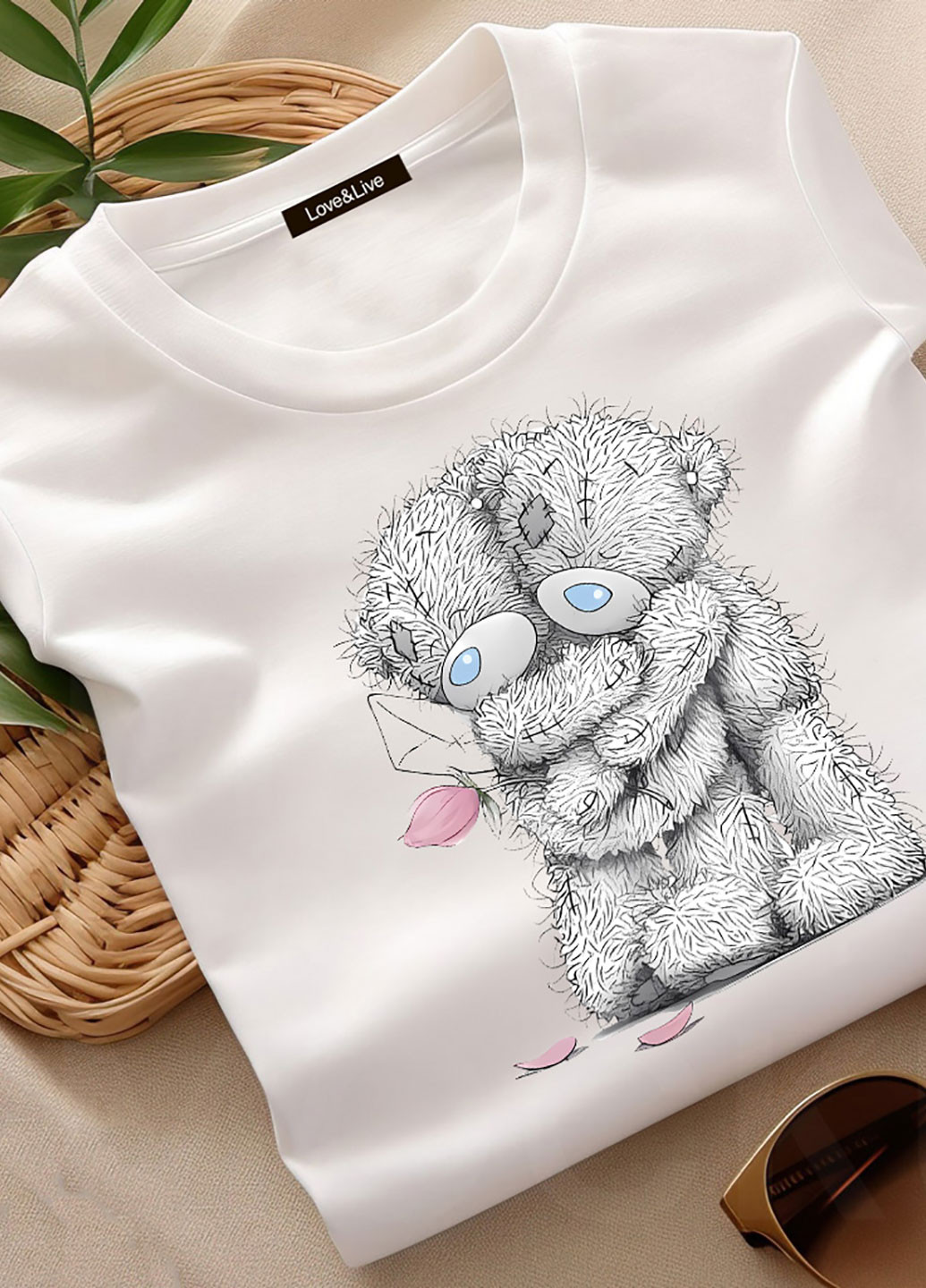 Белая демисезон футболка женская белая hugging teddy Love&Live
