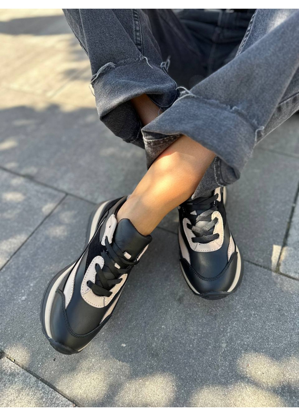 Черные демисезонные женские кожаные кроссовки 40 VZUTIK