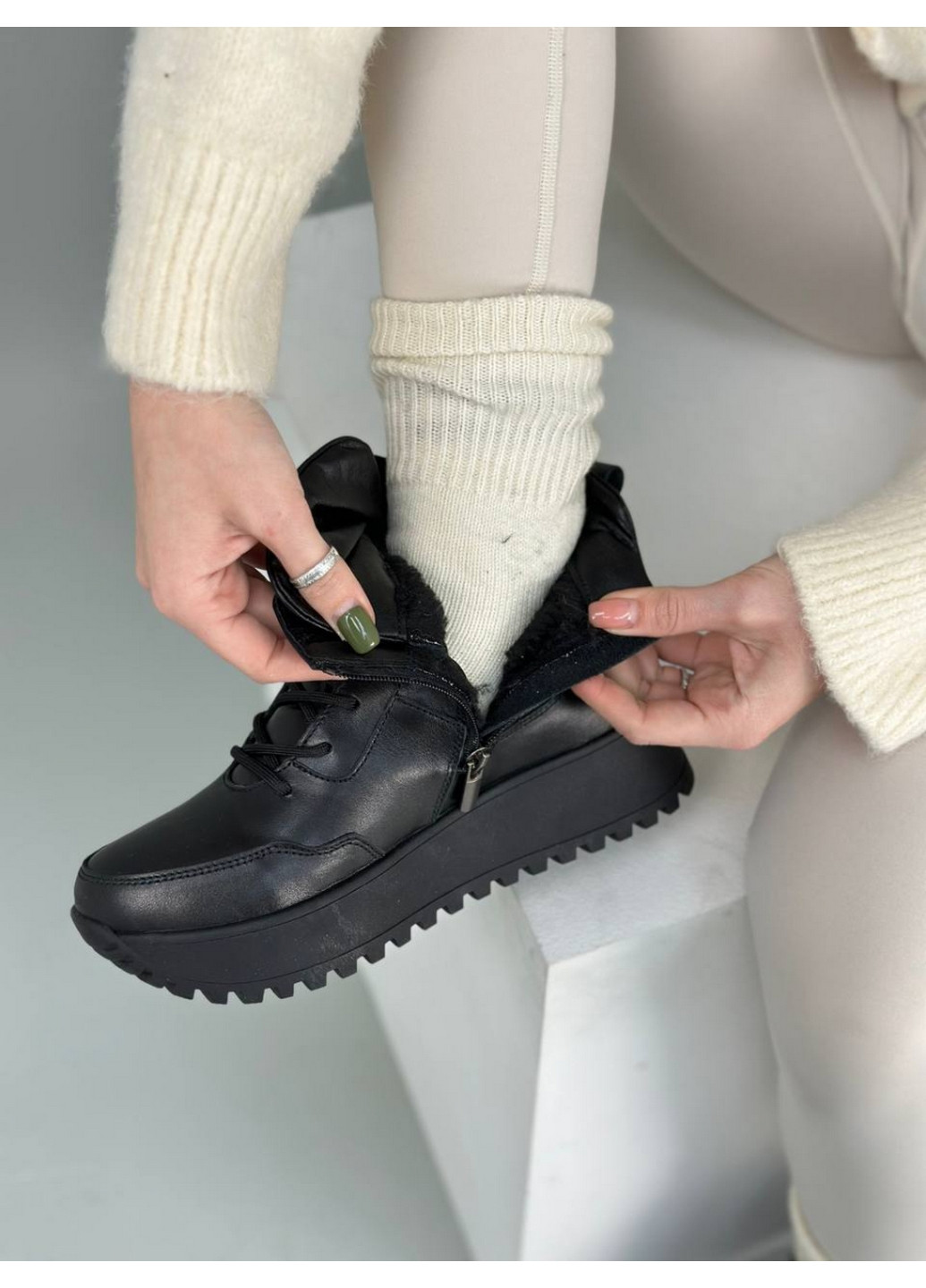 Жіночі шкіряні кросівки 37 VZUTIK чорні зими (277154674)