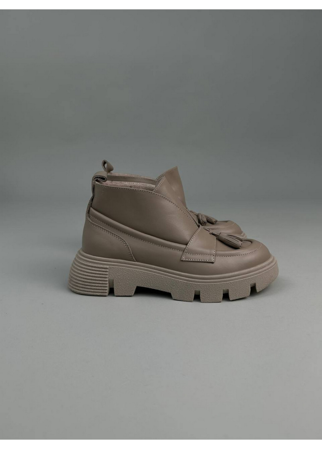 VZUTIK Женские кожаные лоферы 38 бежевый з натуральная кожа, украина — демисезон (277156101)