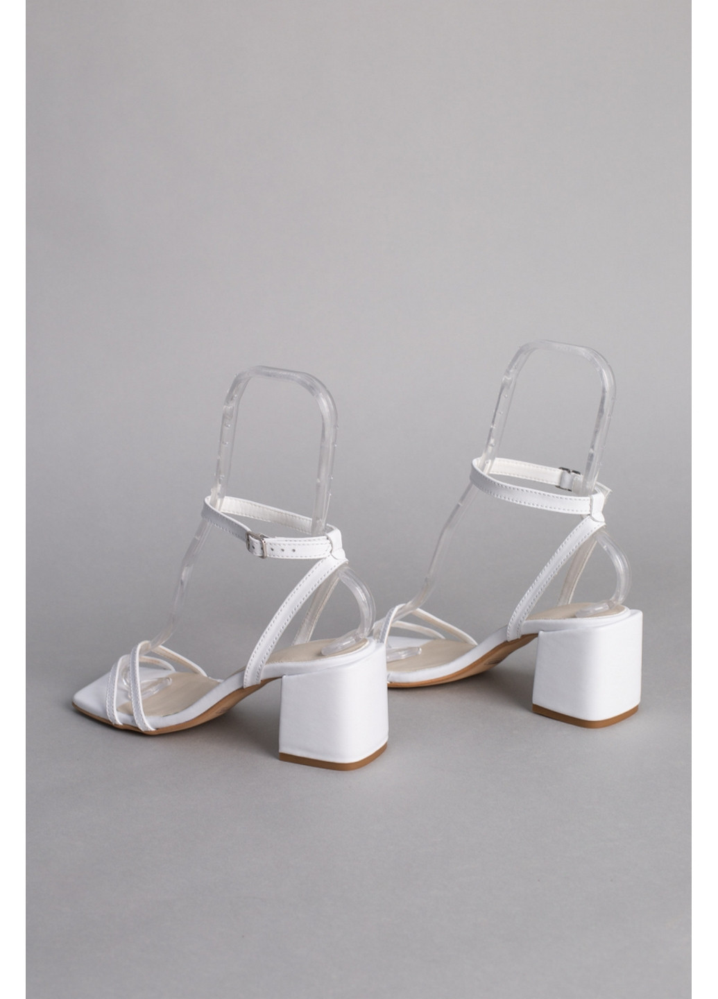 Белые кожаные женские босоножки VZUTIK