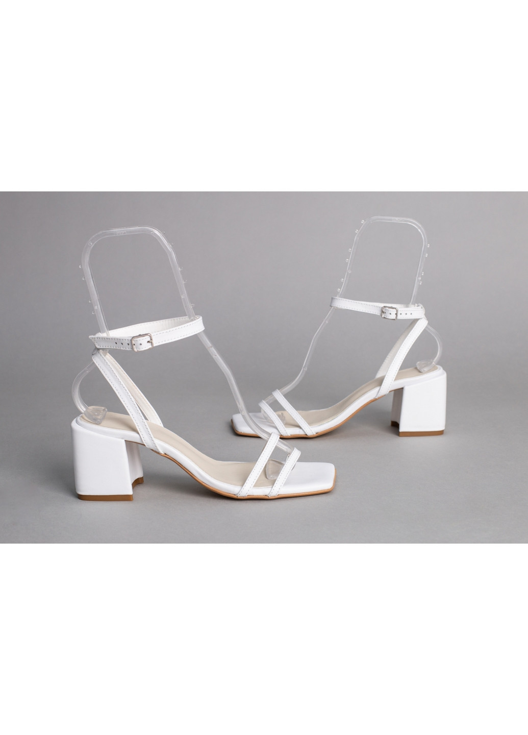Белые кожаные женские босоножки VZUTIK