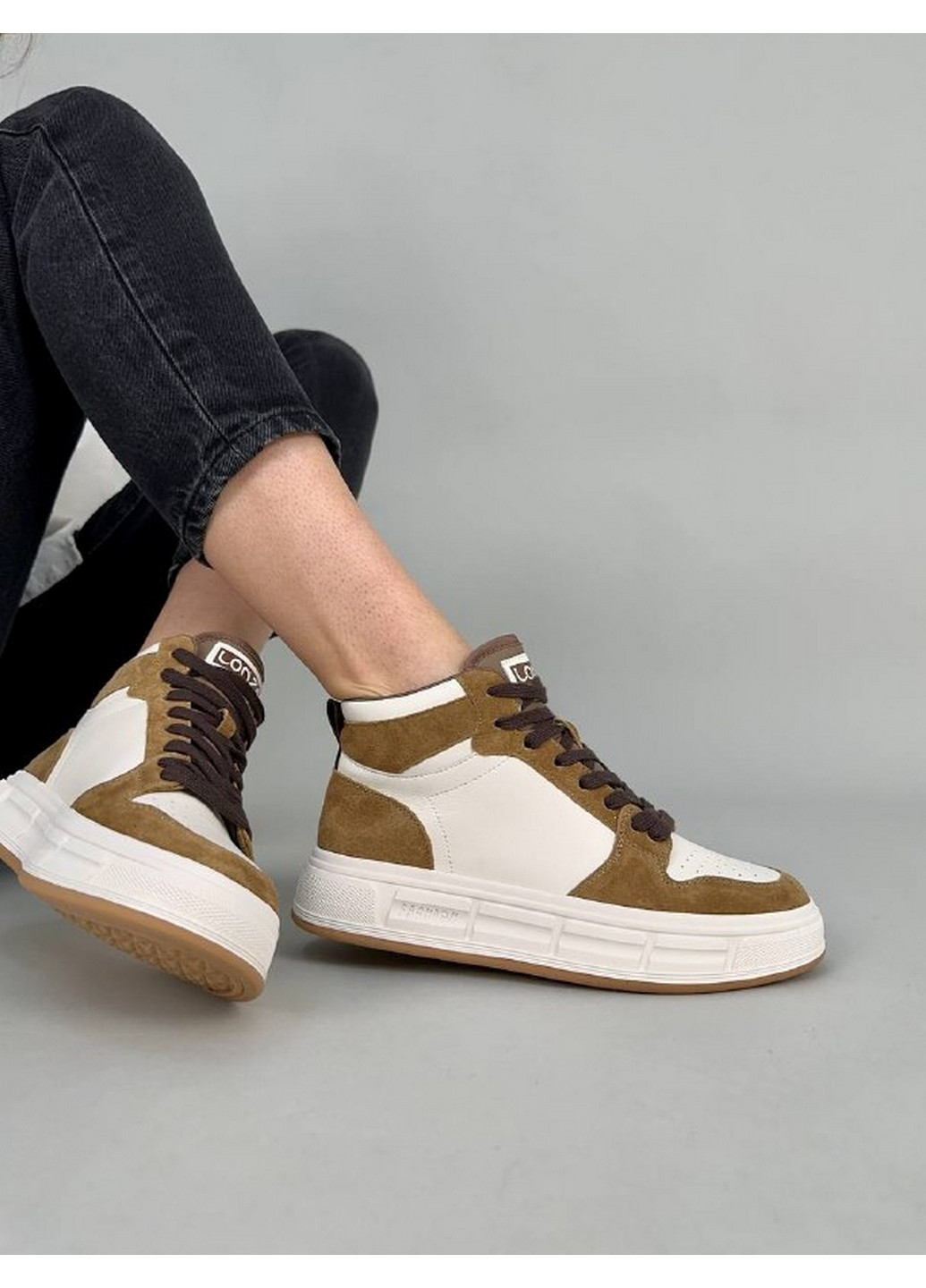 Молочные кожаные женские кеды VZUTIK