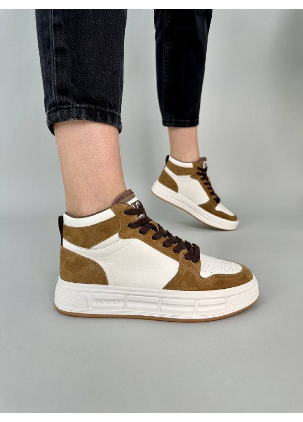 Молочные кожаные женские кеды VZUTIK