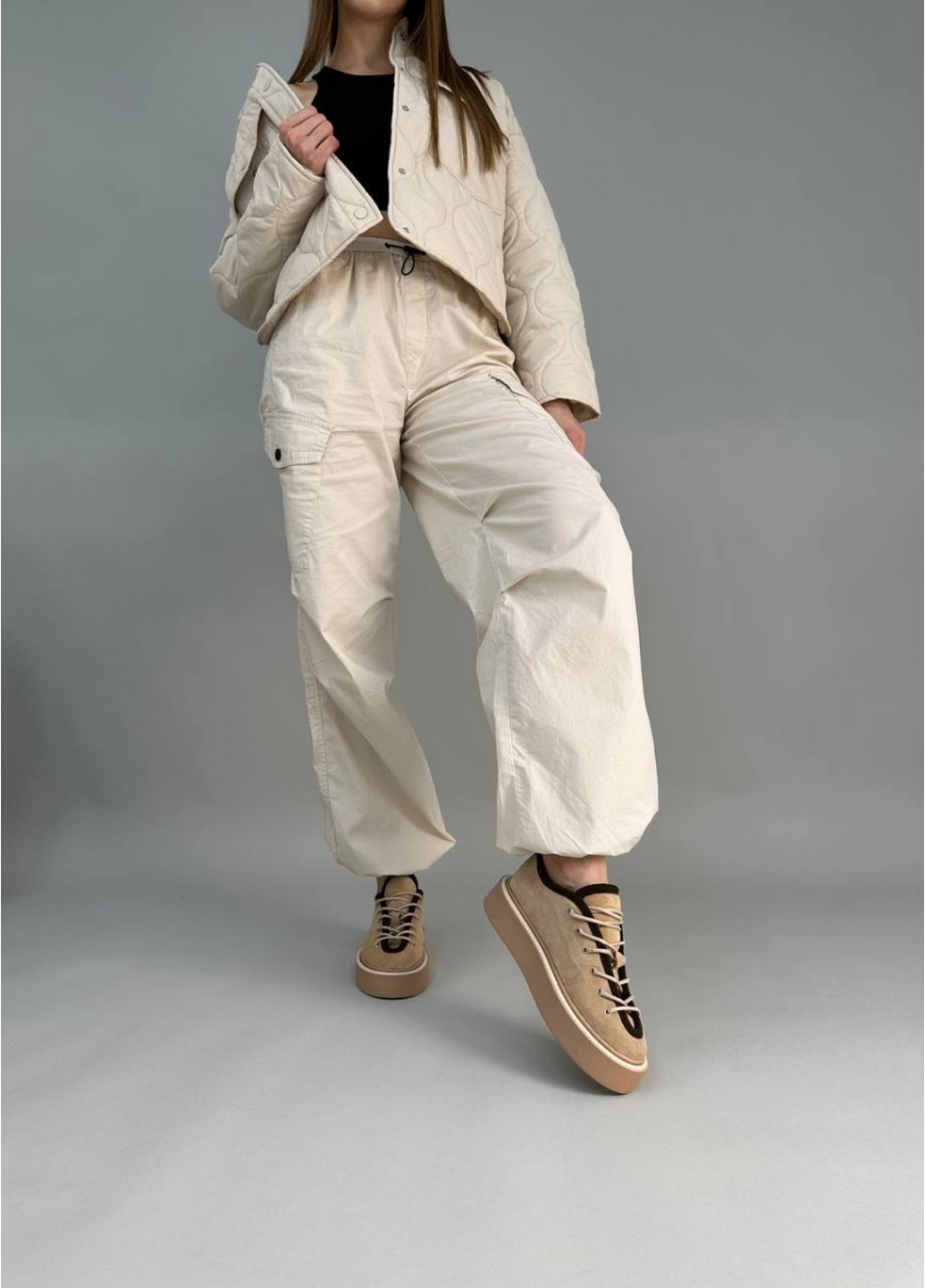 Бежеві замшеві жіночі кеди VZUTIK