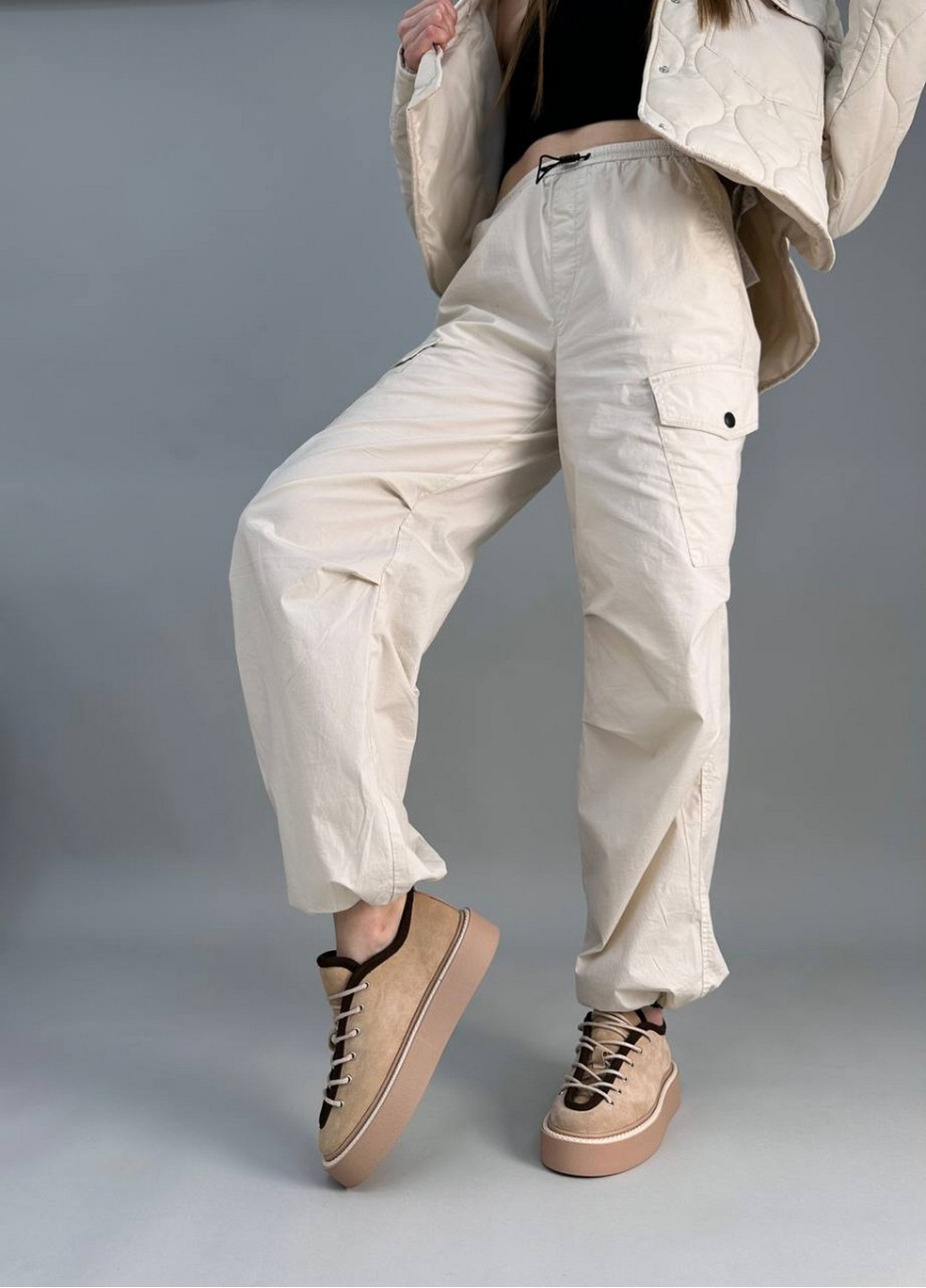 Бежеві замшеві жіночі кеди VZUTIK