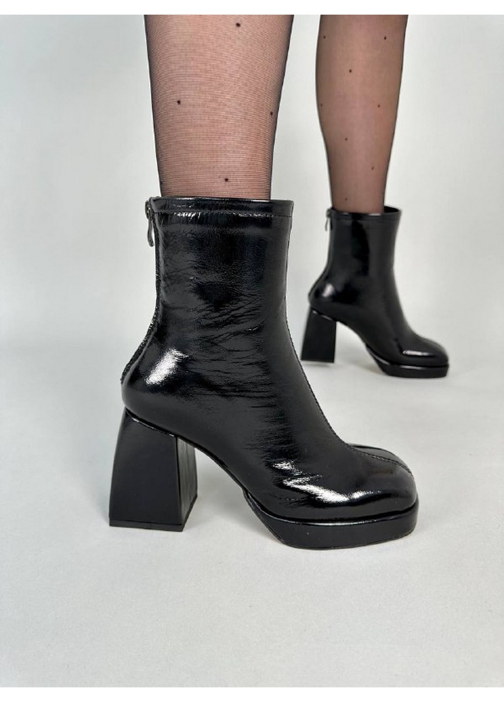 Чорні демісезонна шкіряні жіночі ботильйони VZUTIK