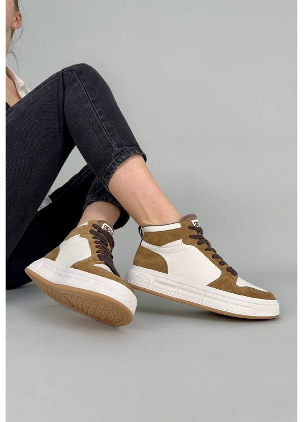 Молочні шкіряні жіночі кеди VZUTIK