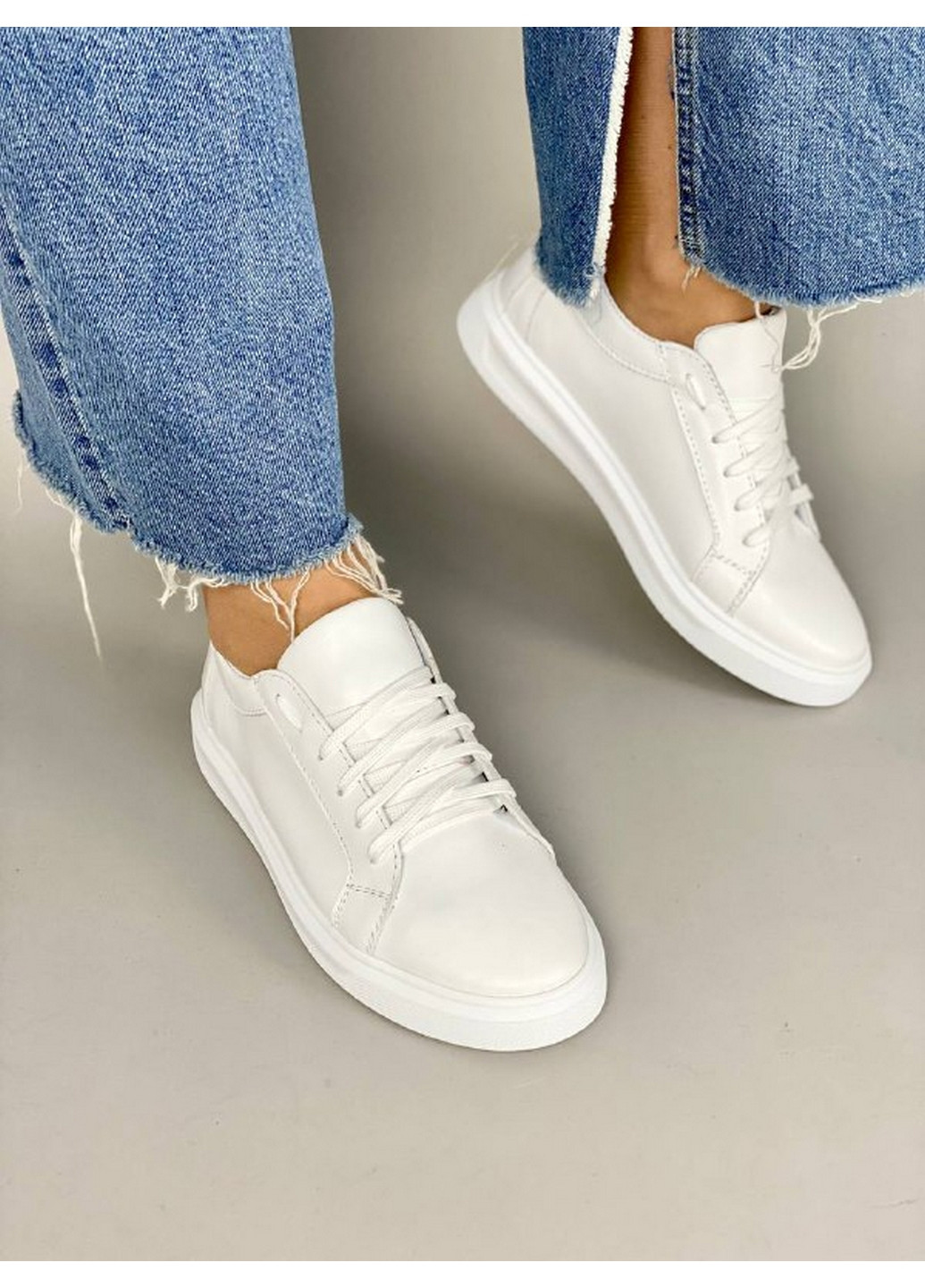 Білі шкіряні жіночі кеди VZUTIK