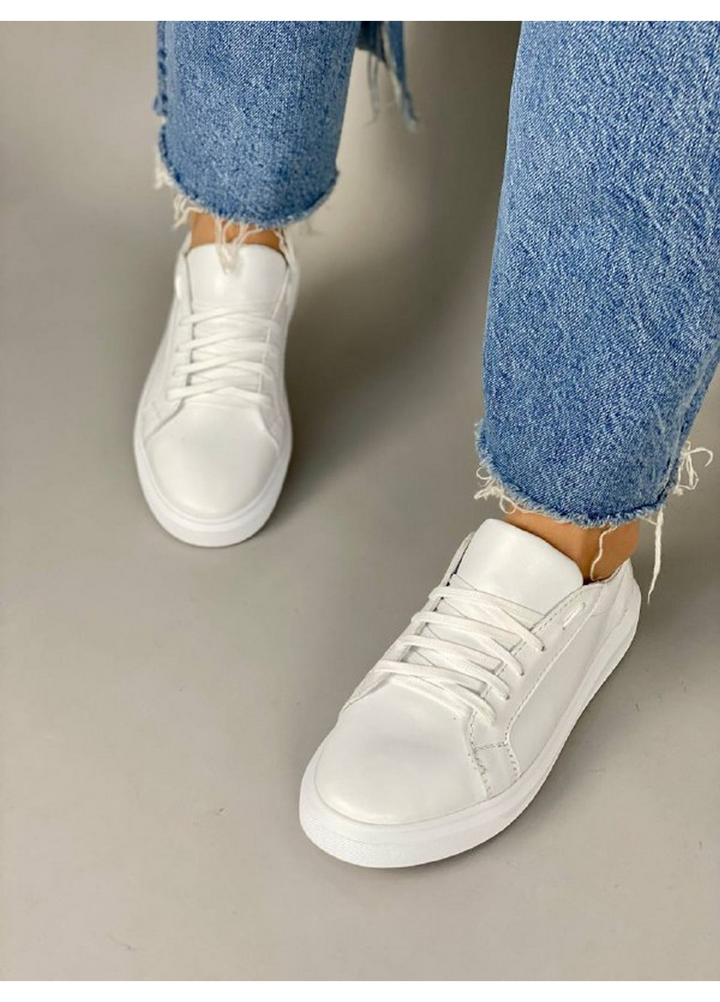 Белые кожаные женские кеды VZUTIK