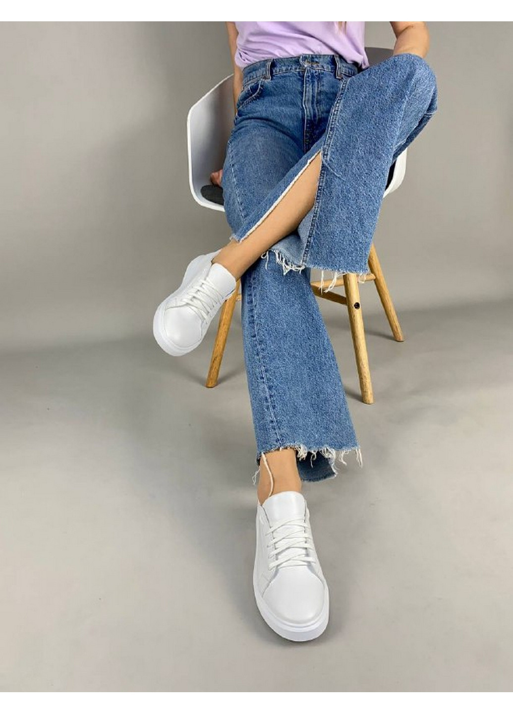 Білі шкіряні жіночі кеди VZUTIK