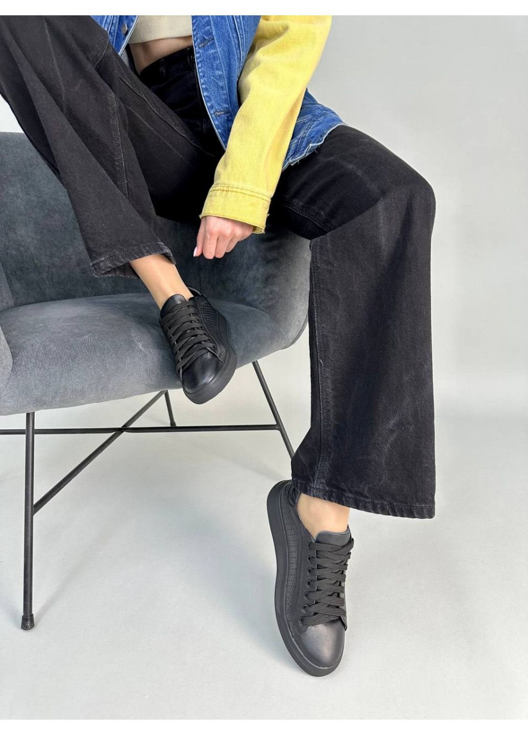 Чорні шкіряні жіночі кеди VZUTIK