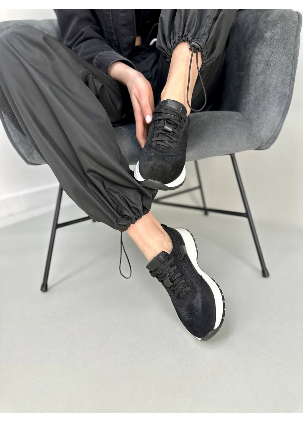 Замшевые женские кроссовки VZUTIK чёрные всесезоны (276983246)