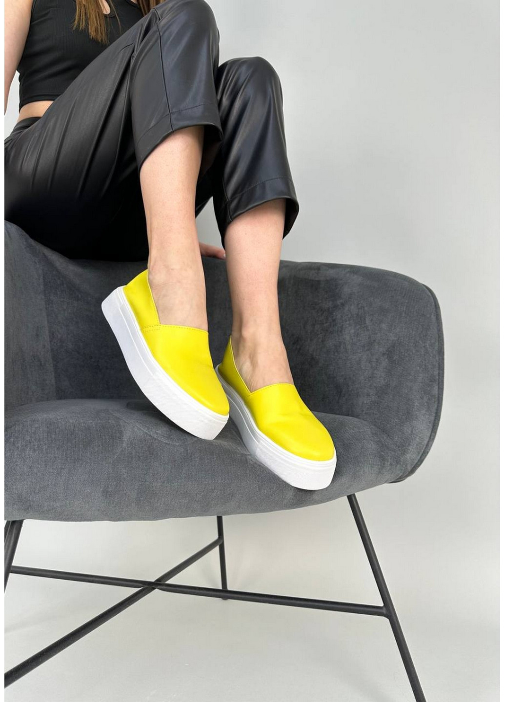 Лиловые кожаные женские слипоны VZUTIK однотонные