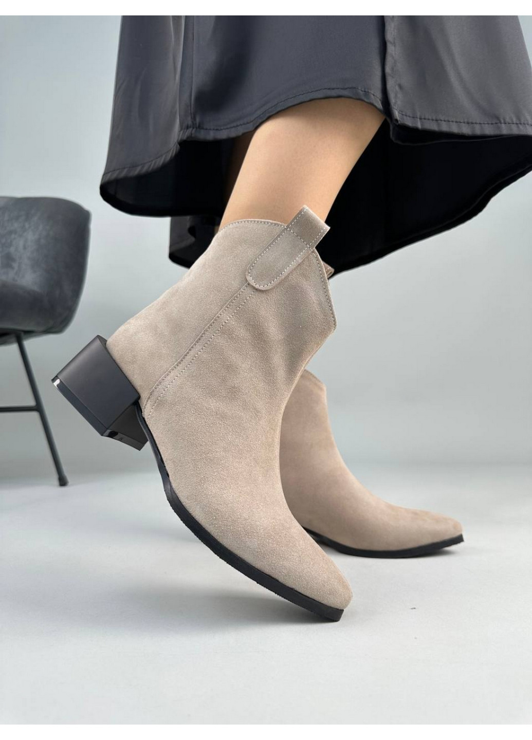 Осенние замшевые женские казаки на каблуке VZUTIK