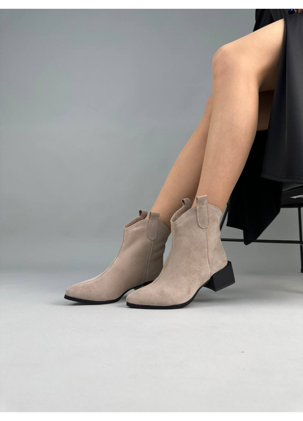 Осенние замшевые женские казаки на каблуке VZUTIK