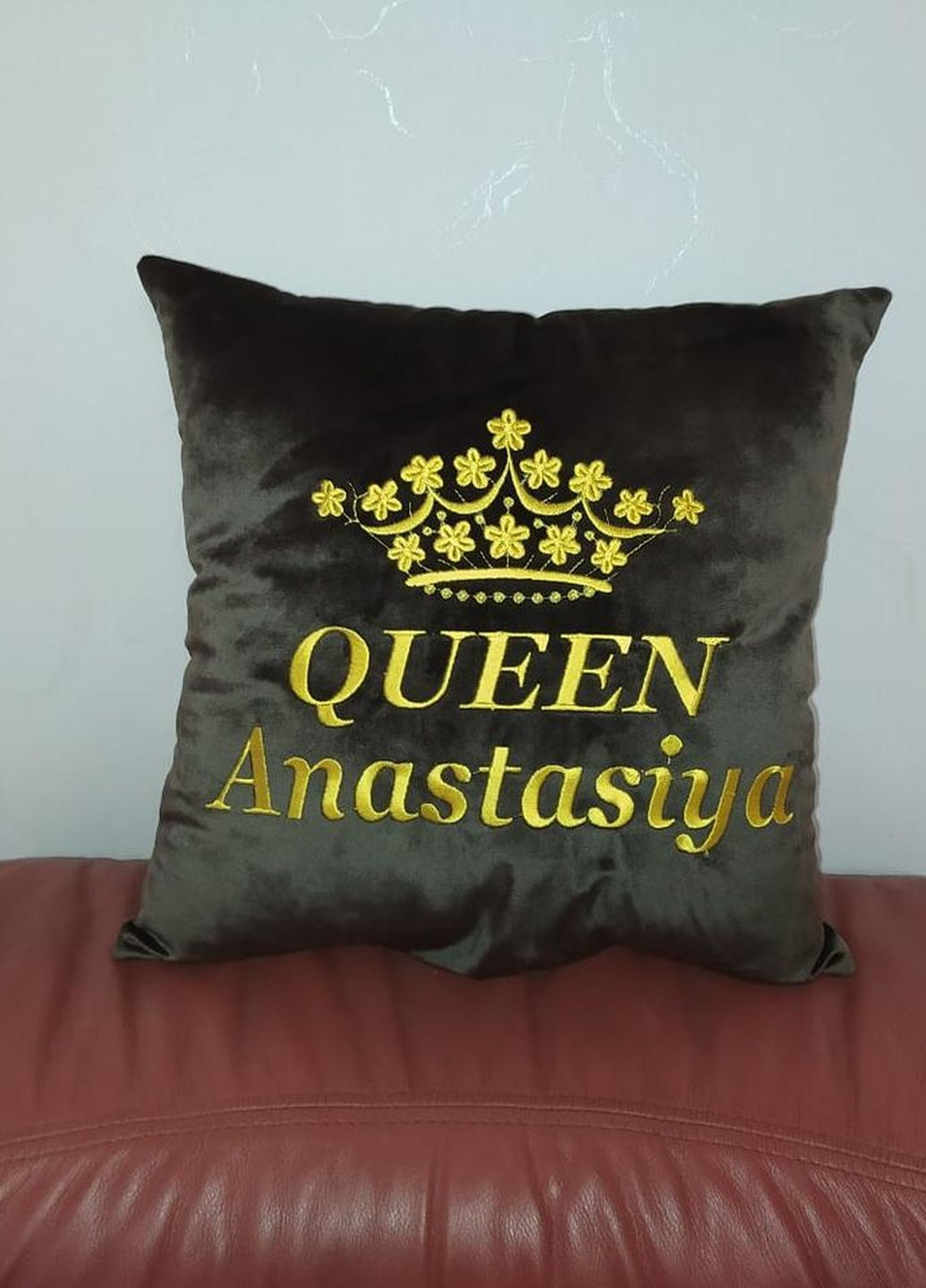 Подушка декоративна Анастасія коричневий іменна з вишивкою 00038 No Brand (277367661)