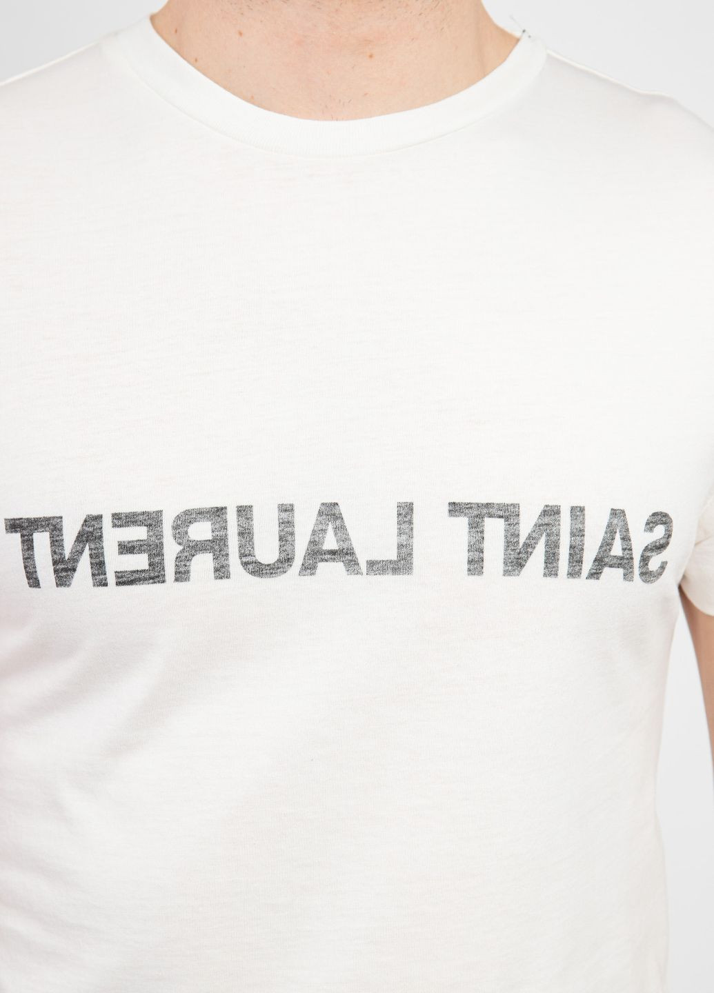 Бежевая футболка молочного оттенка с логотипом Yves Saint Laurent