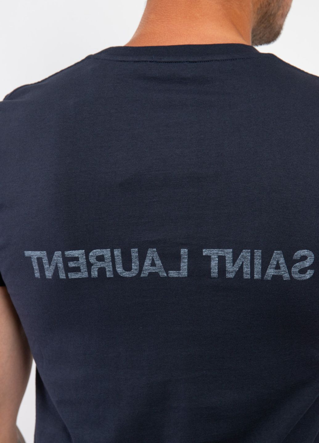Темно-синяя футболка молочного оттенка с логотипом Yves Saint Laurent