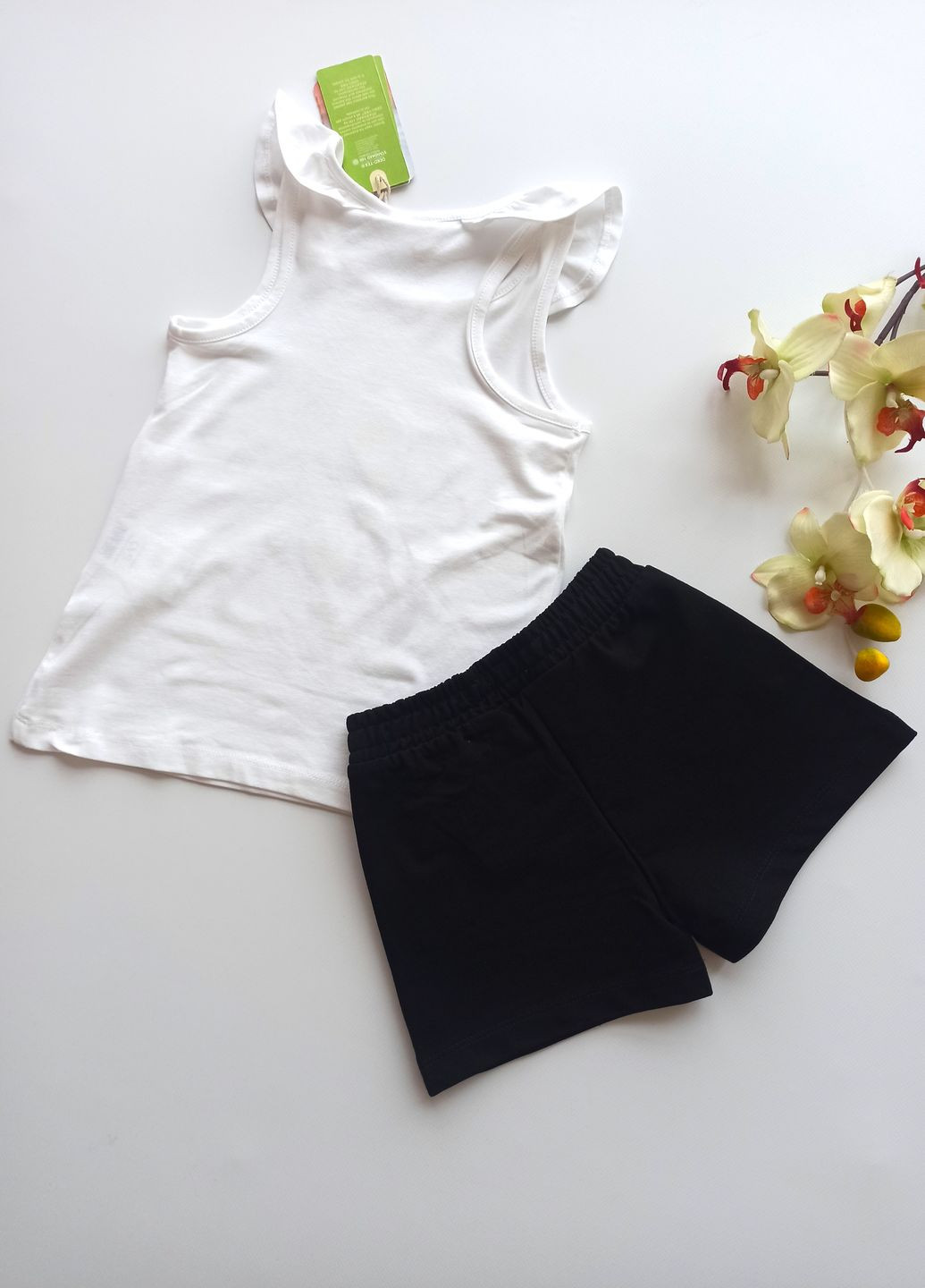 Білий літній комплект костюм для дівчинки футболка біла з олафом + шорти чорні OVS