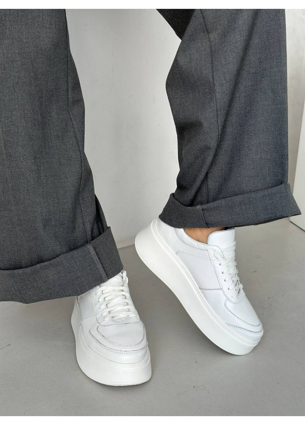 Белые кожаные женские кеды VZUTIK