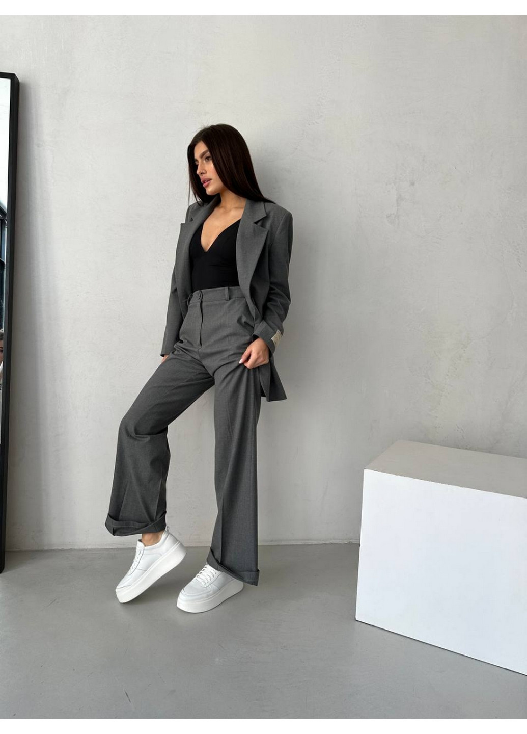 Белые кожаные женские кеды VZUTIK