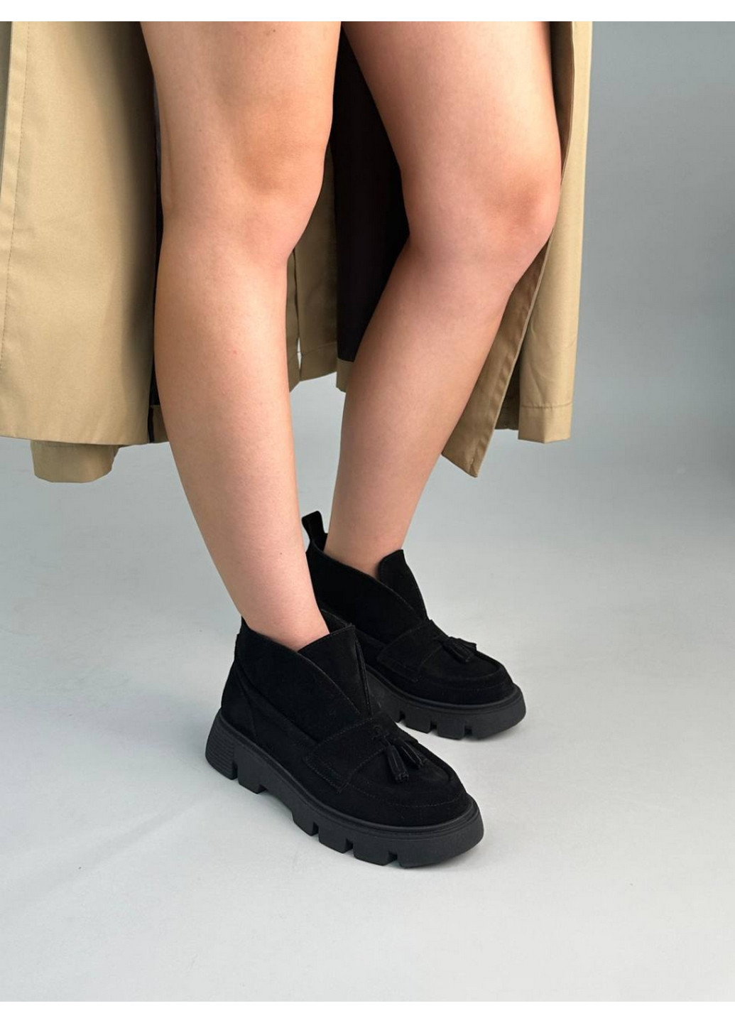 VZUTIK Жіночі замшеві лофери чорний з натуральна замша, україна — всесезон (277692929)
