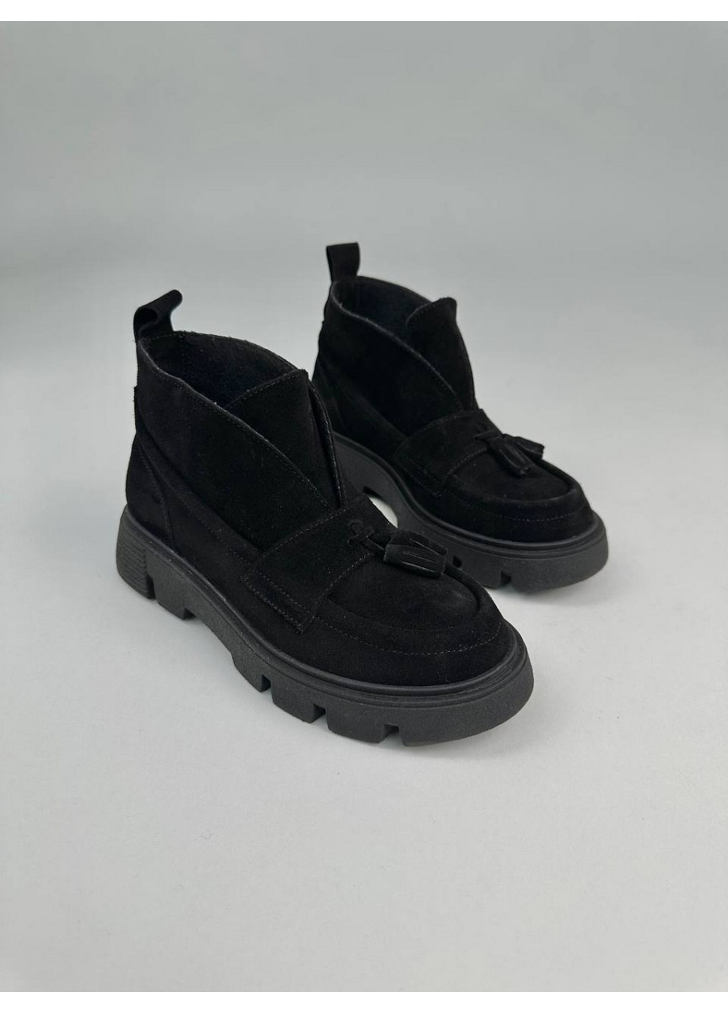 VZUTIK Жіночі замшеві лофери чорний з натуральна замша, україна — всесезон (277692929)