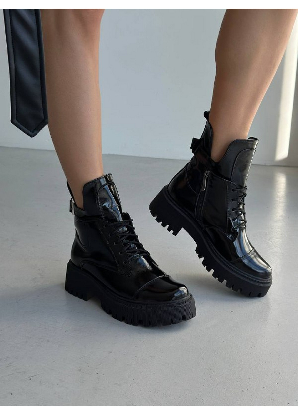 Осенние кожаные женские ботинки VZUTIK