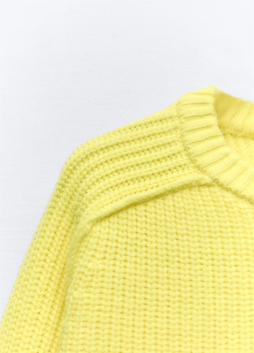 Желтый демисезонный свитер Zara