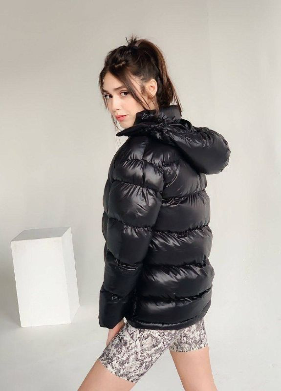 Черная зимняя женская куртка зимняя коротка с капюшоном и поясом 2023 ZF inspire
