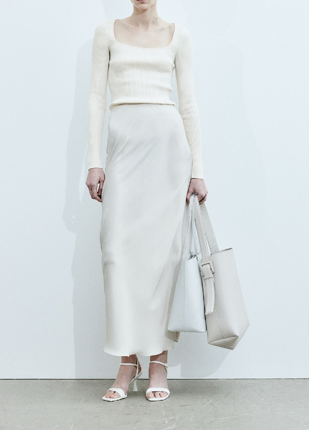 Молочный демисезонный свитер H&M