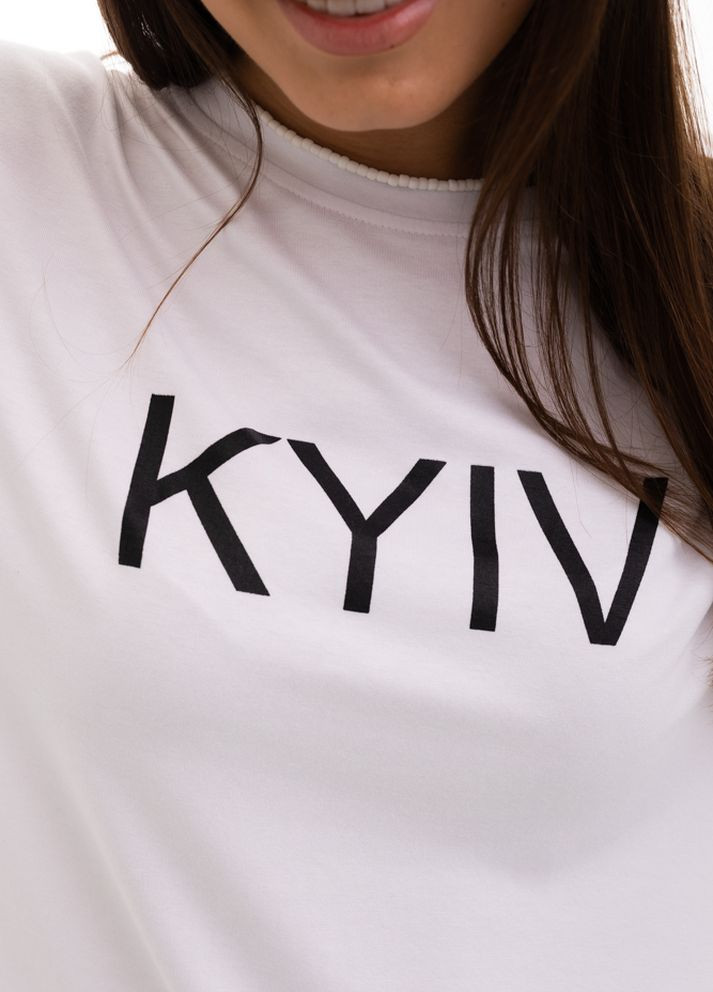 Біла жіноча футболка з написом kyiv Arjen