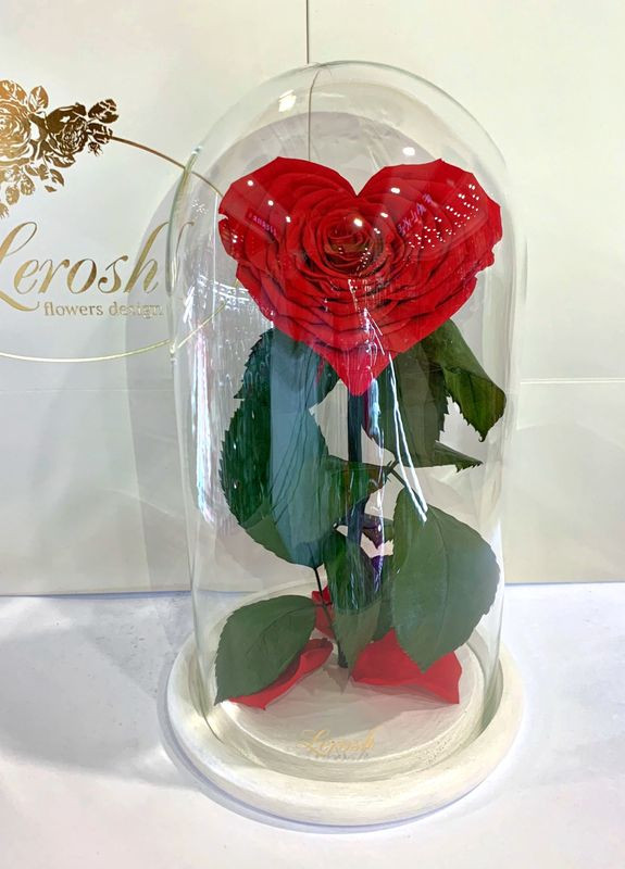 Красная роза в колбе Сердце - Premium 27 см на белой подставке LEROSH (278020022)