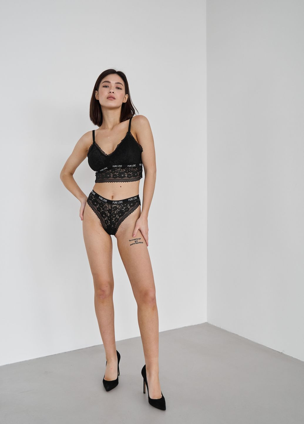 Чорний демісезонний мереживний комплект без push-up Nicoletta