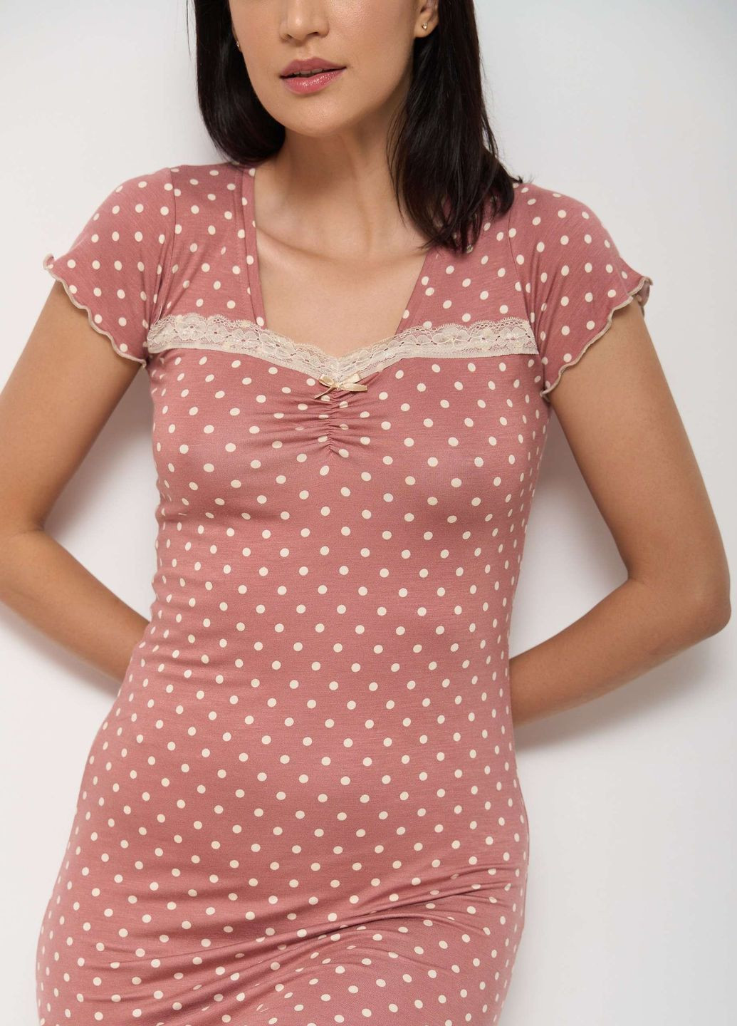 Жіноча сорочка з рюшею внизу в горошок Nicoletta (277978922)