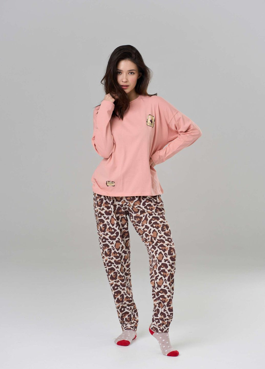Персикова жіночий комплект із леопардовими штанами Nicoletta