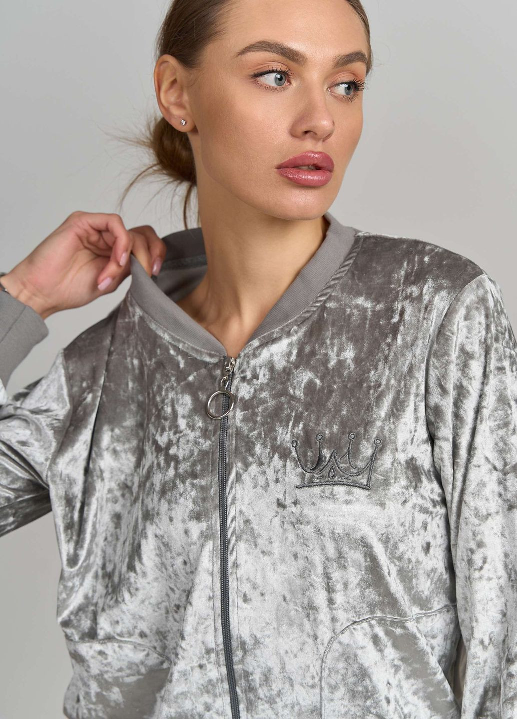 Світло-сіра комплект зі штанами та кофтою на блискавці Nicoletta