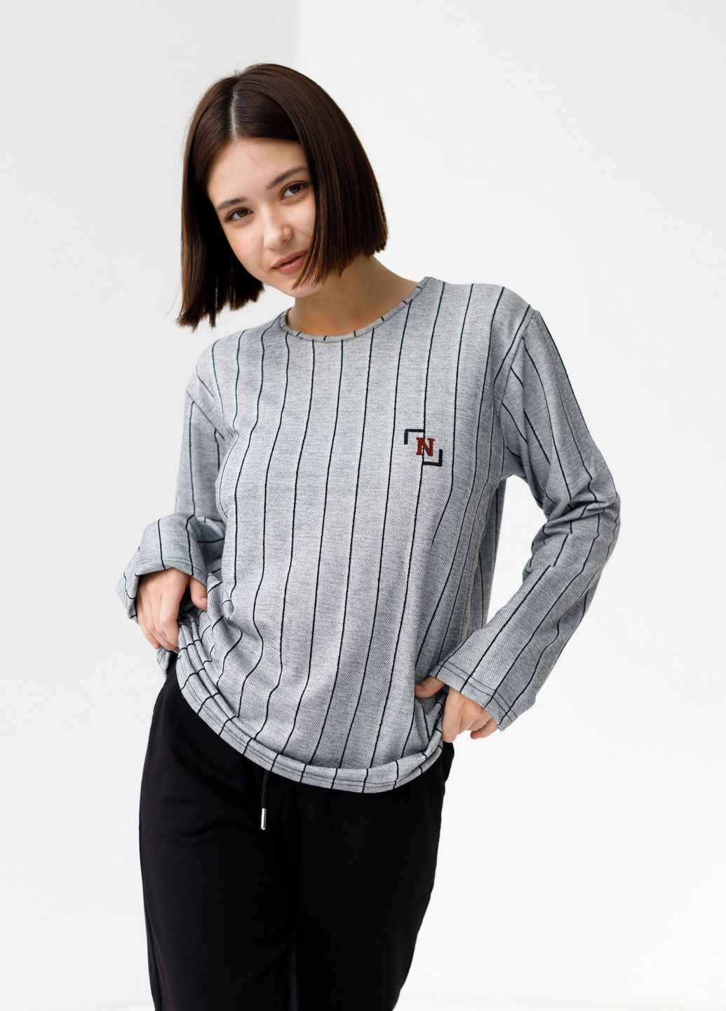 Світло-сіра жіночий костюм Nicoletta