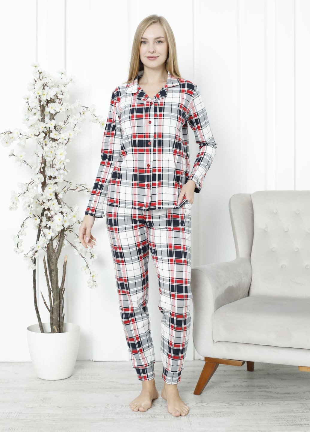 Белая пижама женская на пуговицах со штанами Nicoletta