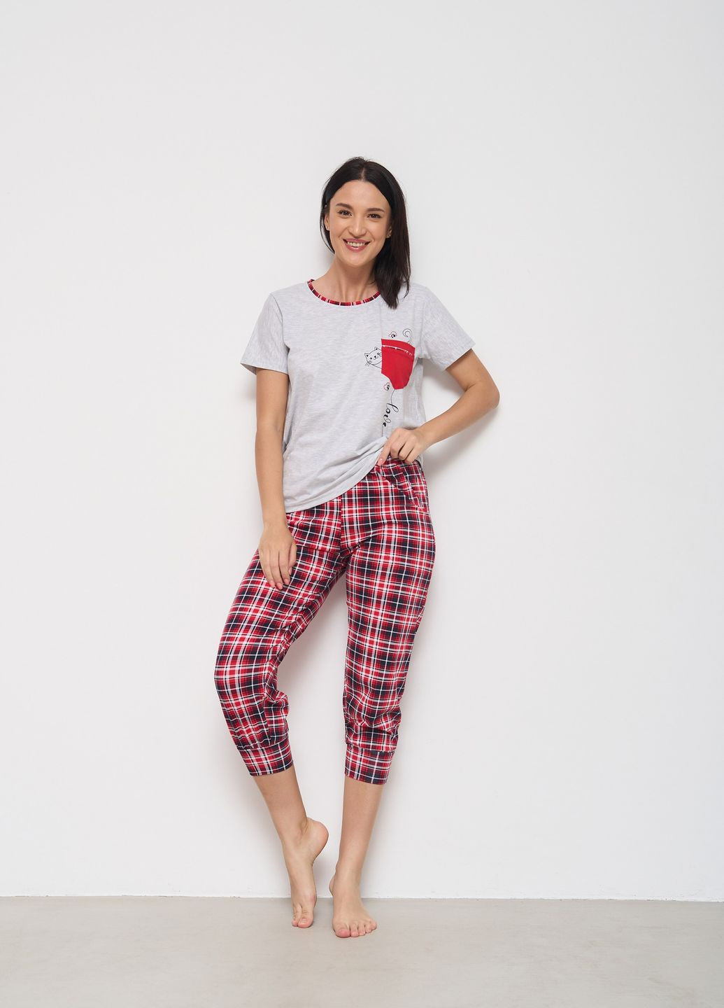 Светло-серая женский комплект с капри в клетку Nicoletta