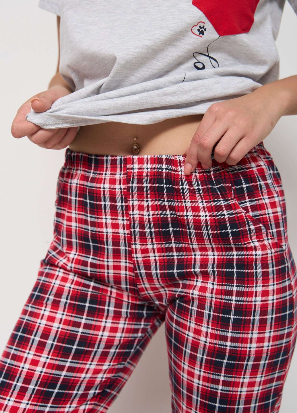 Светло-серая женский комплект с капри в клетку Nicoletta