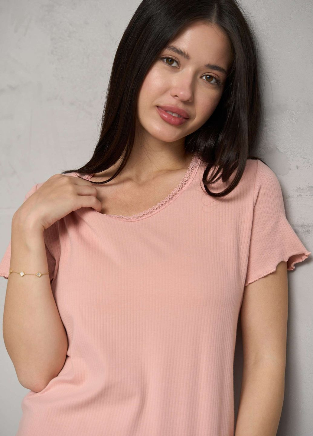 Персикова комплект жіноча футболка з шортиками однотонний Nicoletta