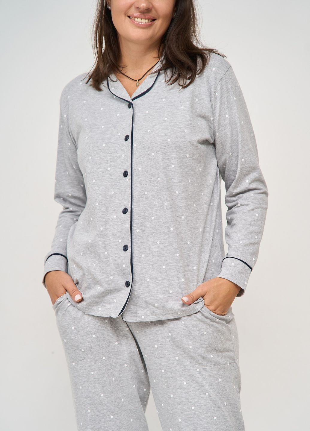 Светло-серая батальная пижама со штанами и кофтой на пуговицах Nicoletta