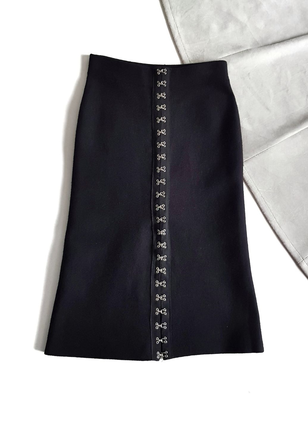Черная юбка черная теплая на серебристых застежках No Brand