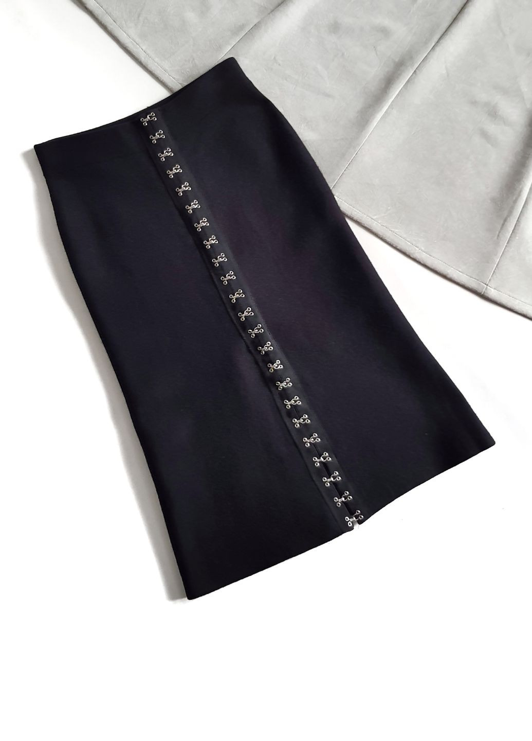 Черная юбка черная теплая на серебристых застежках No Brand