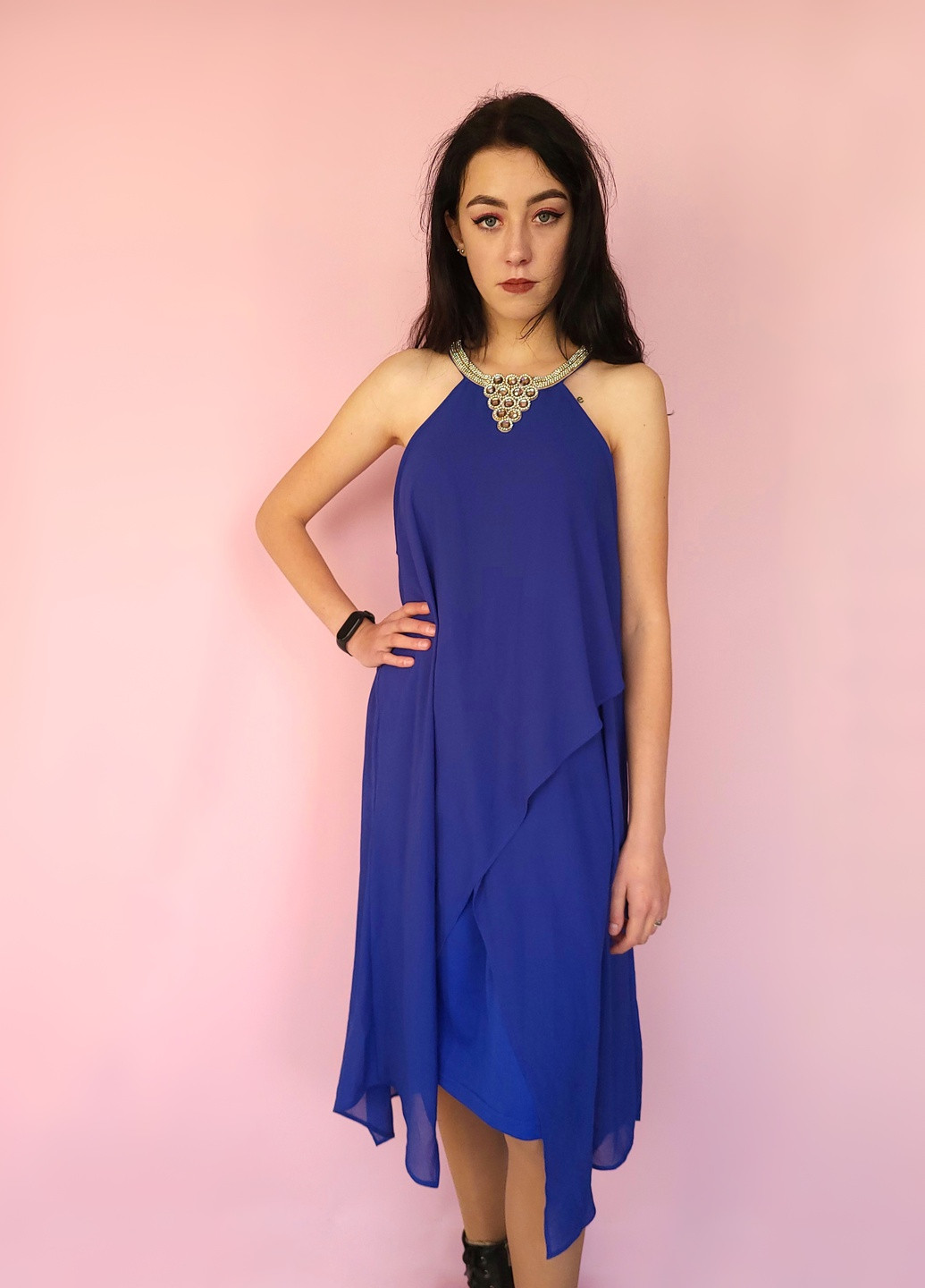 Синее платье однотонное с украшением No Brand